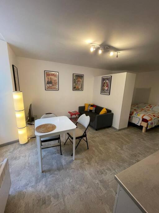 Studio Rdc Parking Prive Gratuit Doué-la-Fontaine Extérieur photo